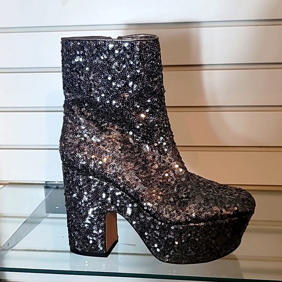Circus Boots 8.5M Silver Sequins Inside Zip (New Never Worn) Price Firm - Picture 2 of 9